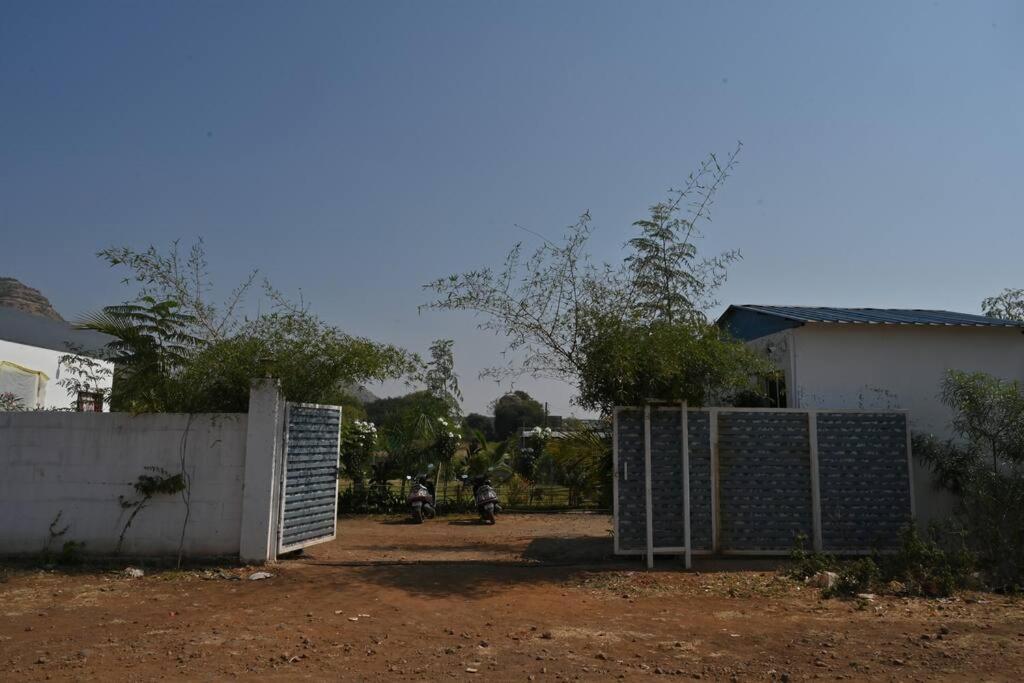 Apna Farmhouse - Private Villa With Pool & Play Area - Near Fort -15 Min To Ellora Caves Daulatabad Екстер'єр фото